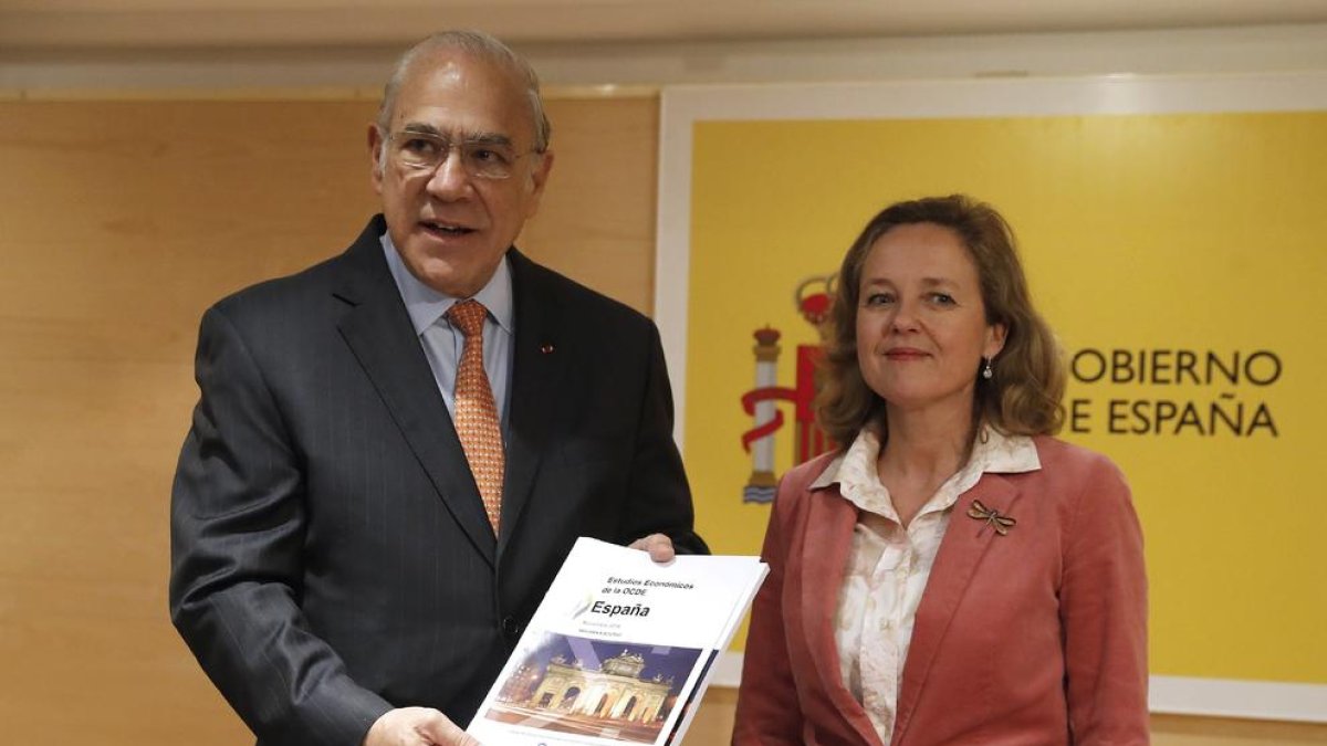 El secretari general de l’OCDE, Ángel Gurría, i la ministra d’Economia, Nadia Calviño, ahir.