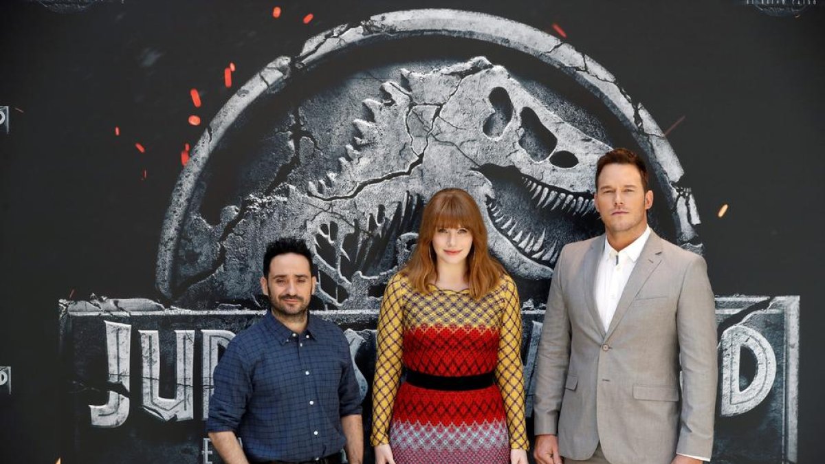 J.A. Bayona, Chris Pratt i Bryce Dallas Howard, ahir a Madrid.