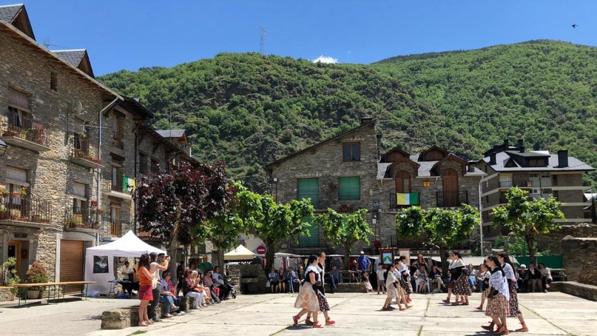 Balls tradicionals a la fira d’oficis de Rialp