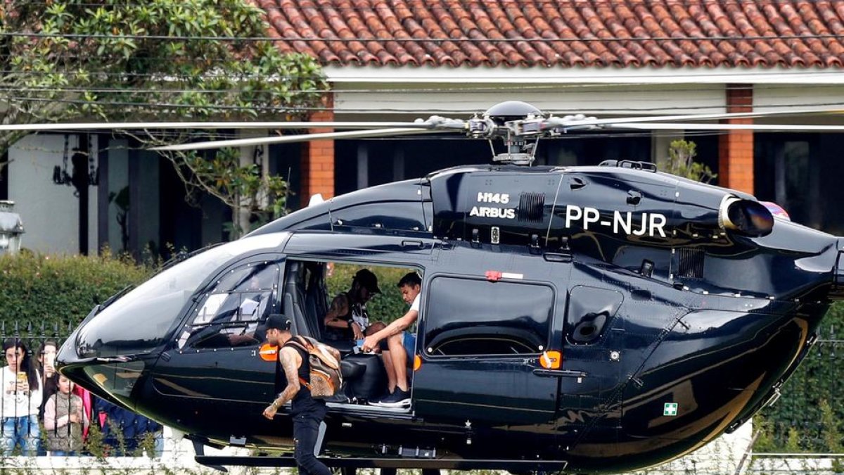 El futbolista, ayer a su llegada al entrenamiento de la selección.