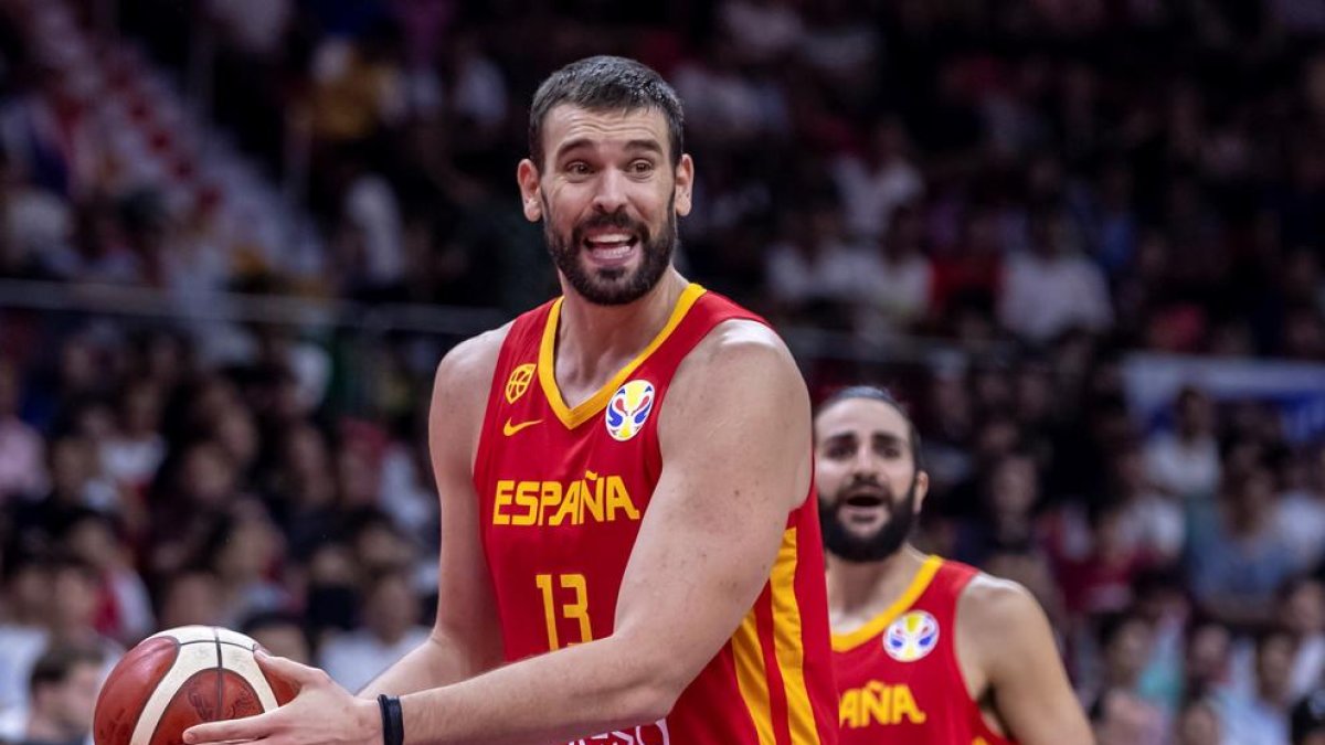 Marc Gasol, con Ricky Rubio detrás, en el partido de ayer.