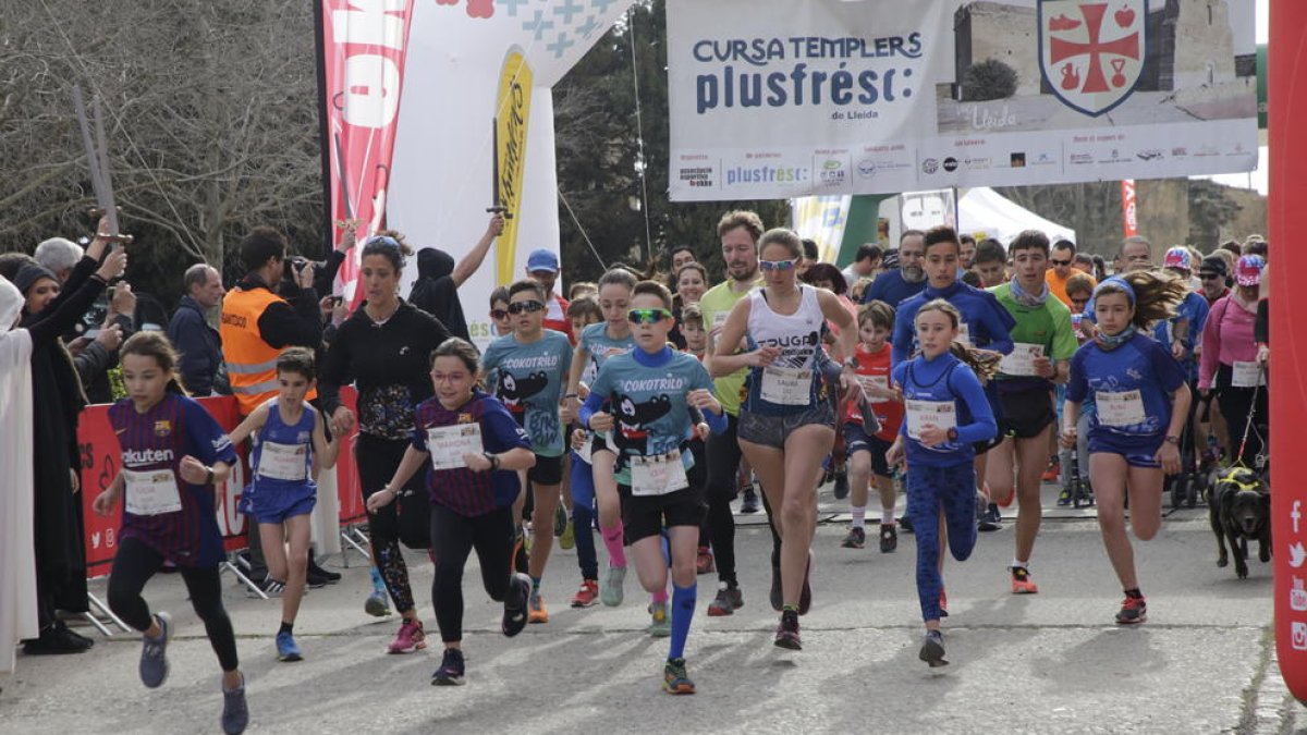 Un grupo de participantes de la prueba de 3 kilómetros, que se estrenaba en la presente edición, instantes después de la salida.