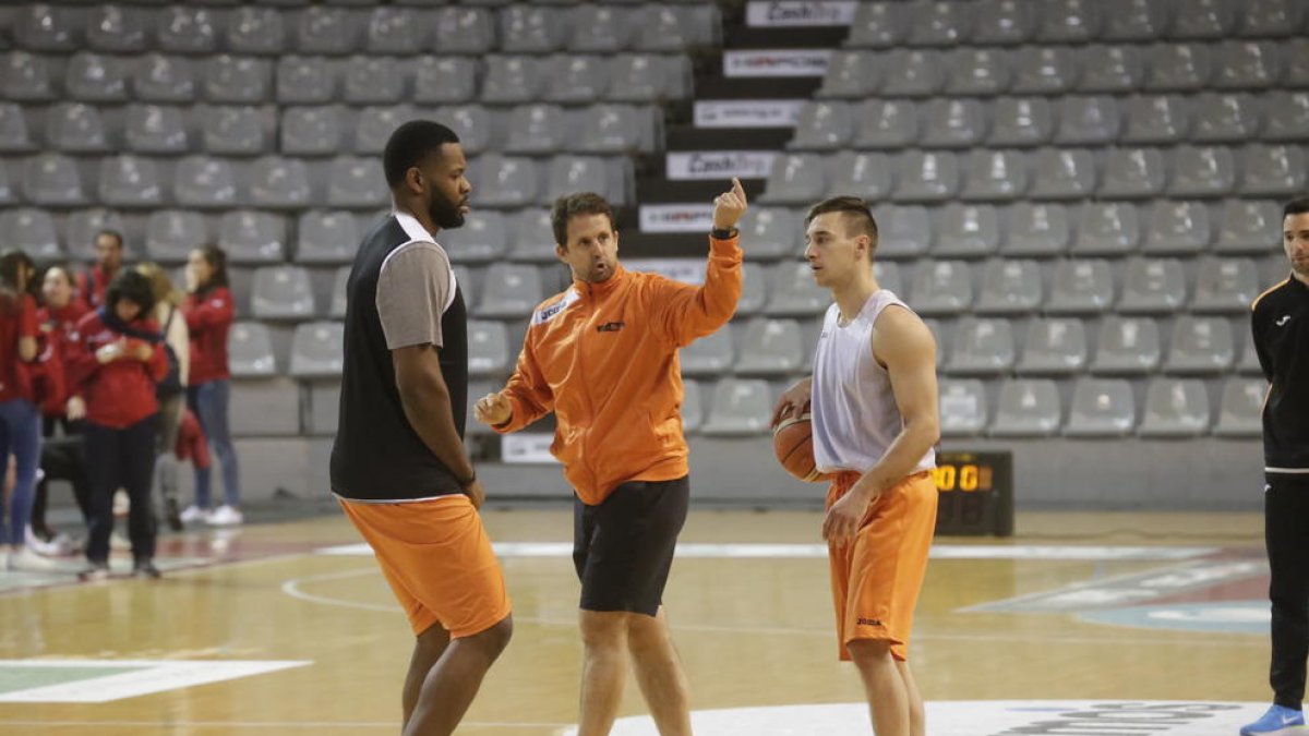 Shaquille Cleare i Djukan Djukanovic reben ordres de Serna.