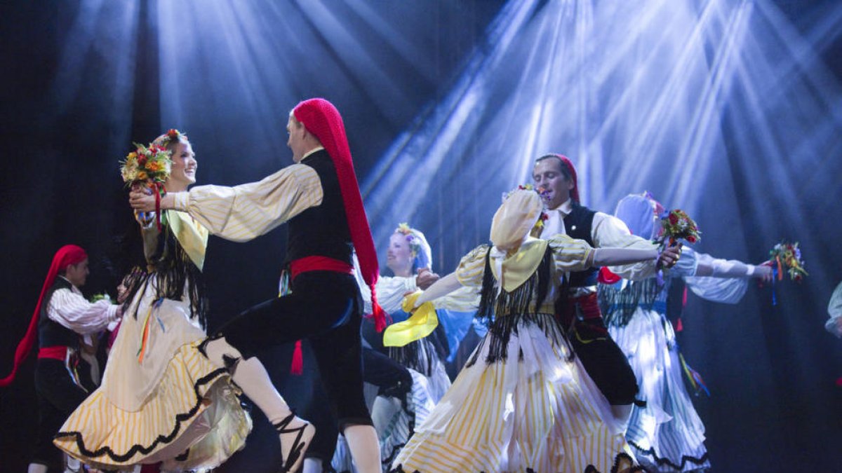 El Esbart Dansaire de Rubí protagonizará junto a la Coral Ginesta el concierto bajo el túnel de la A2.