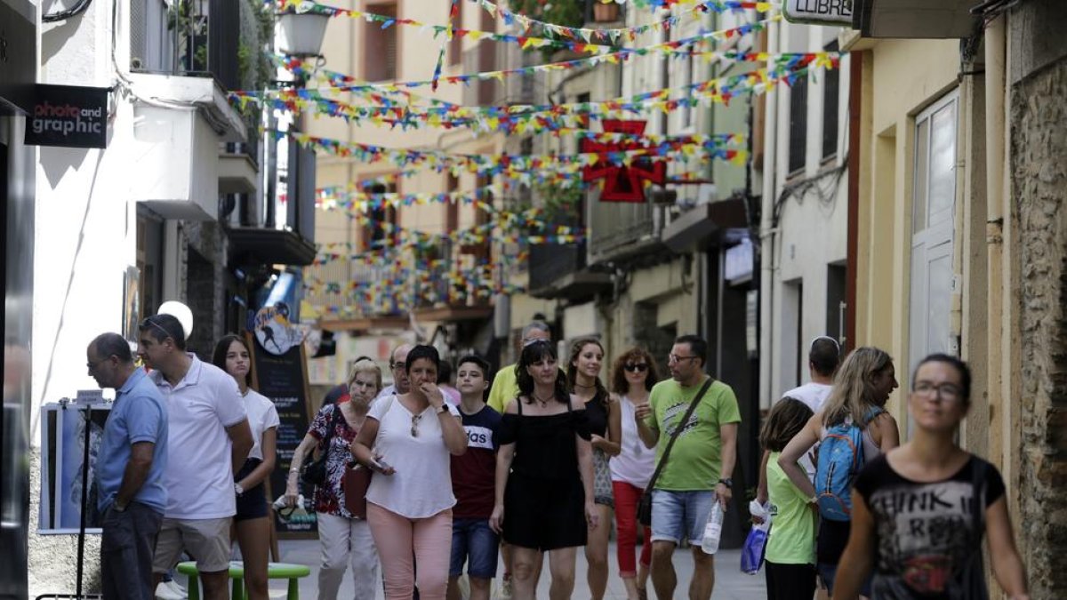 Imagen de turistas en el centro de Sort en agosto del año pasado.
