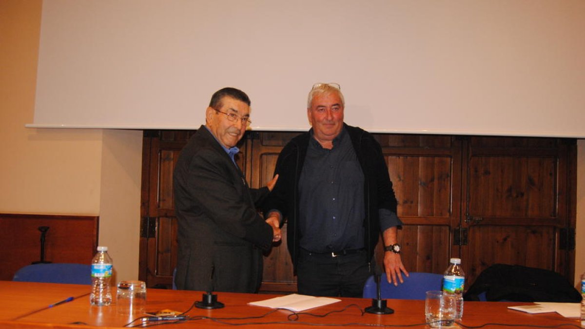 Carné (izq.) felicitó a Ros en diciembre tras ganar las elecciones.