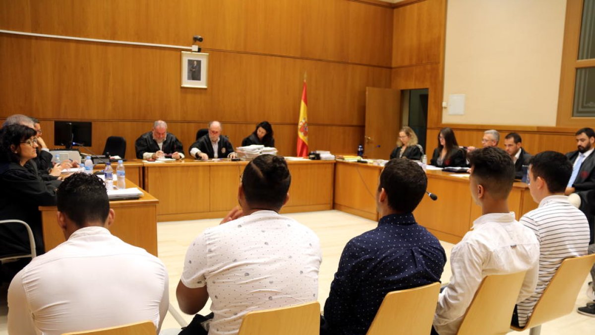 Los acusados durante la sesión del juicio de ayer.