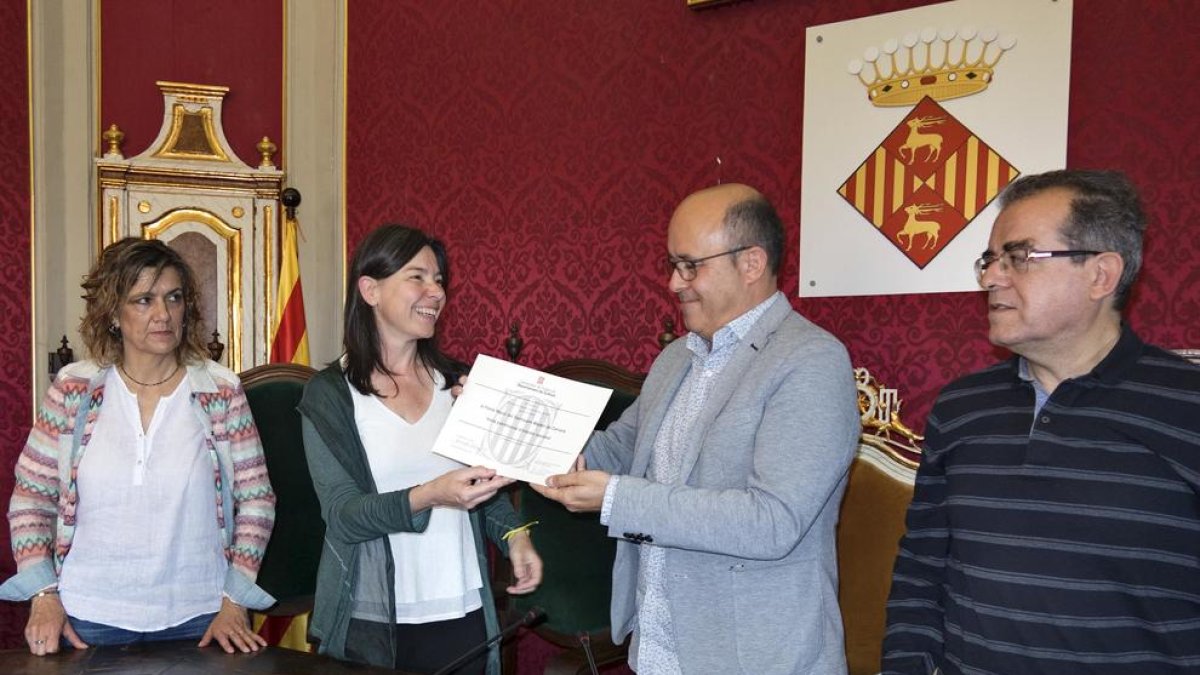 El acto de entrega del diploma, ayer en la sala de plenos.