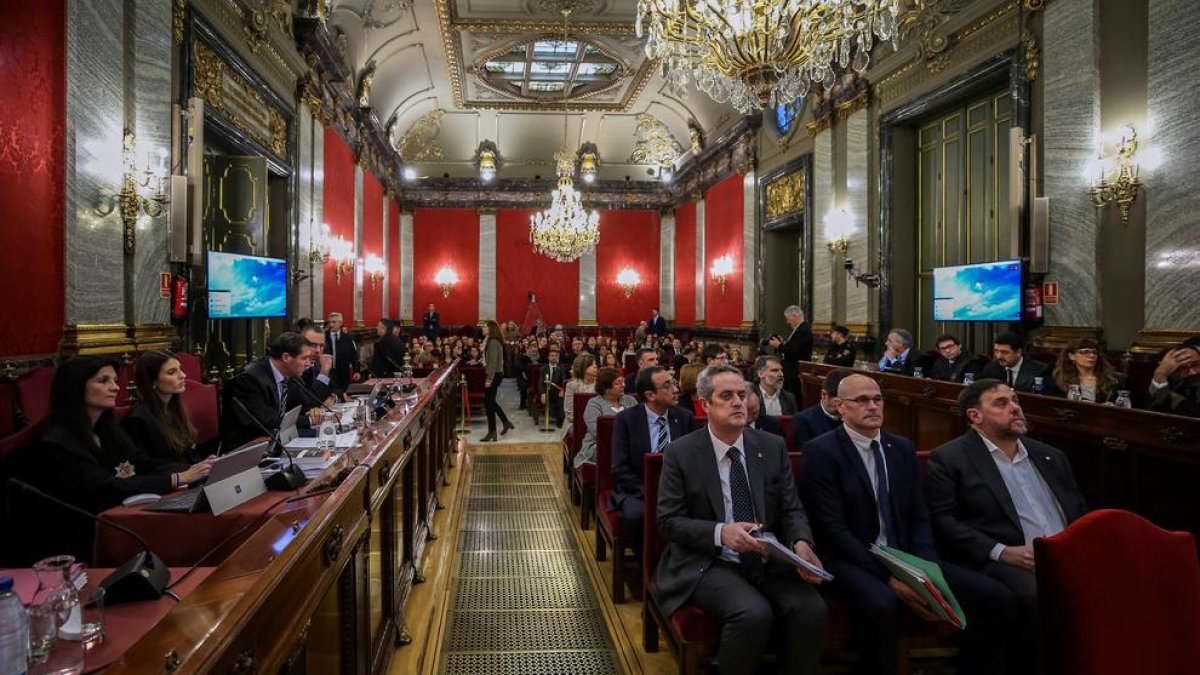 El juicio del procés se adentra en el 1-O, con los mandos policiales de testigos