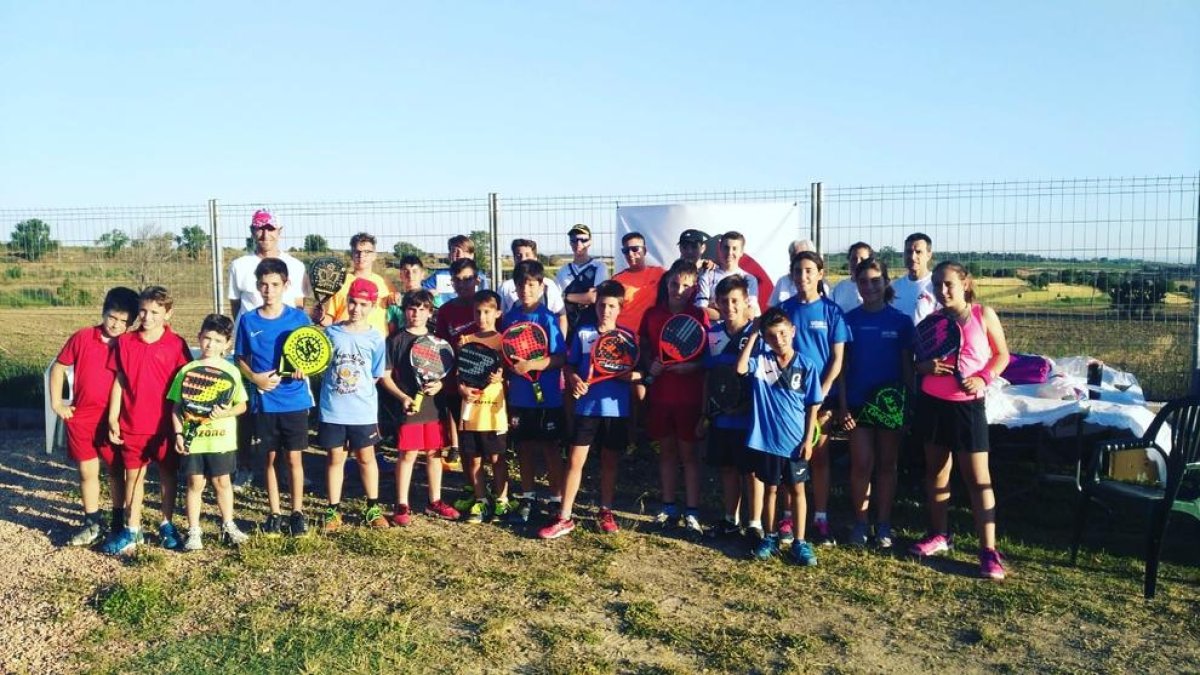 Una vintena de parelles al circuit de pàdel de Balaguer