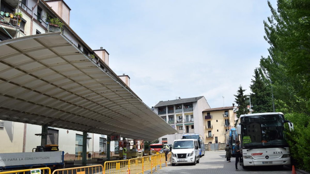 Las obras condicionan el aparcamiento de los autobuses.