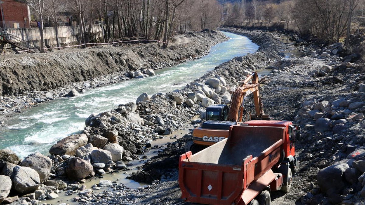Imatge d’arxiu de les obres que es porten a terme al canal de piragüisme de Sort.