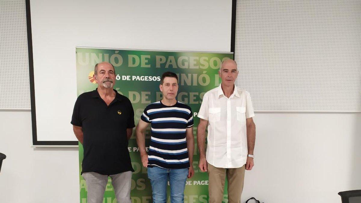 Jaume Pedrós, Rossend Saltiveri i Josep Maria Cortasa, ahir a la seu d’Unió de Pagesos