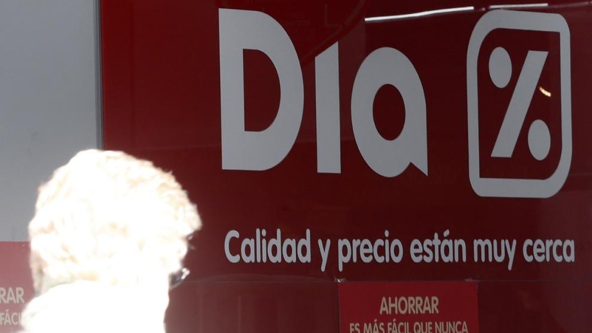La cadena DIA prevé cerrar 219 tiendas en junio
