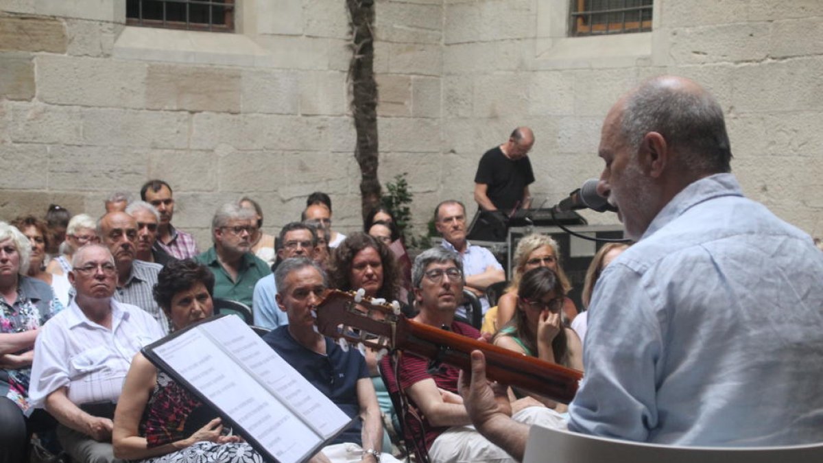 Josep Tero, ahir durant el concert al pati de l’IEI.