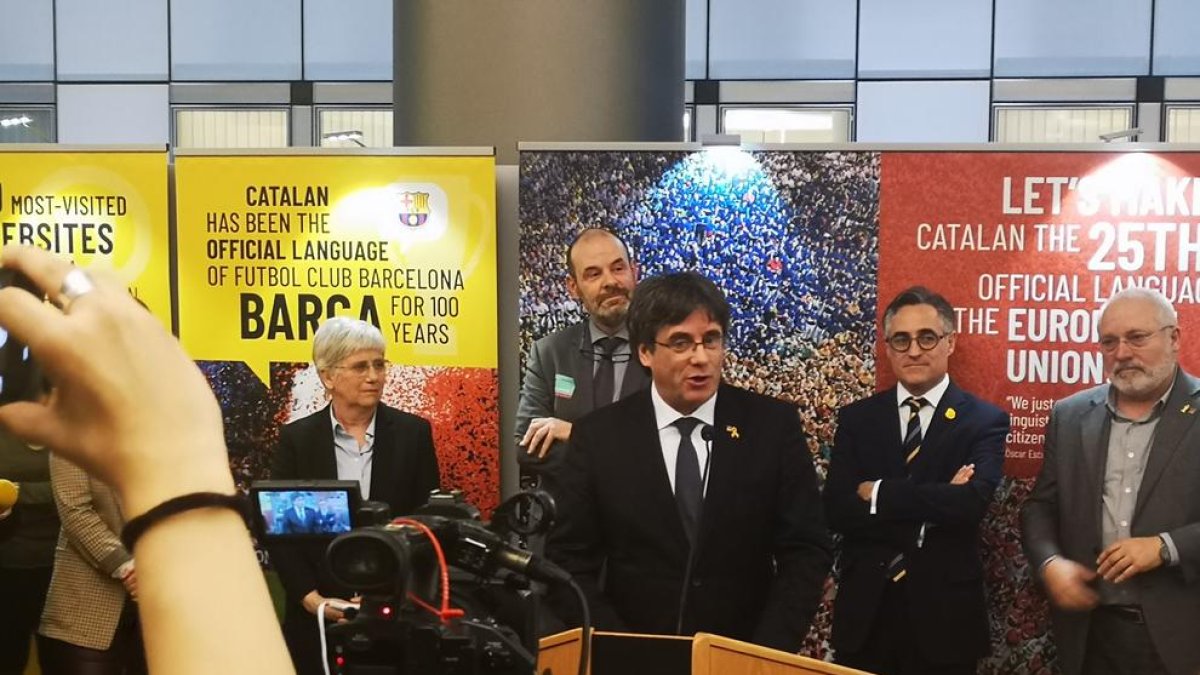 Puigdemont, ahir durant l’atenció als mitjans a la seu del Parlament Europeu a Brussel·les.