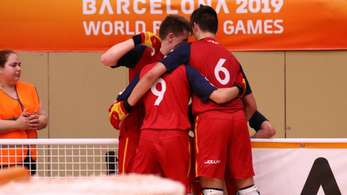 Els jugadors de la selecció celebren un dels gols del partit d’ahir contra els portuguesos.