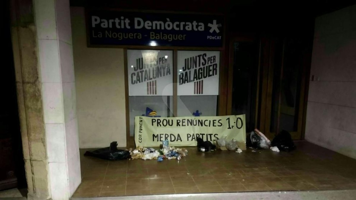 La sede del PDeCAT en Balaguer esta mañana.