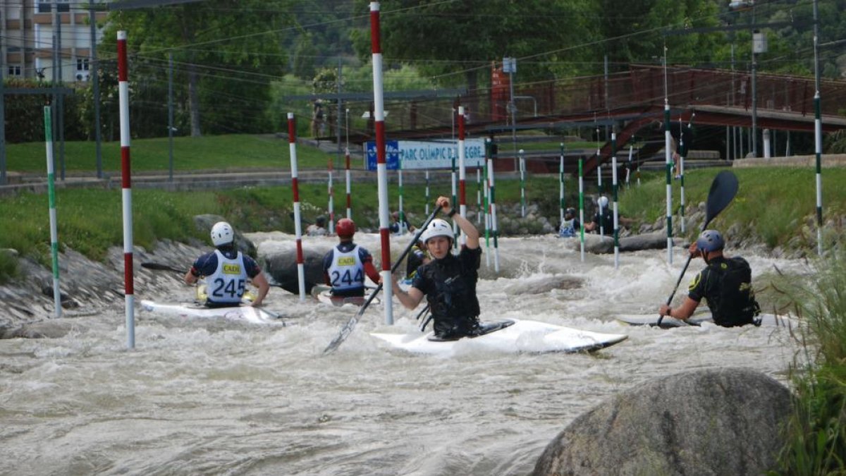El canal olímpico estaba ayer muy transitado en la sesión vespertina.