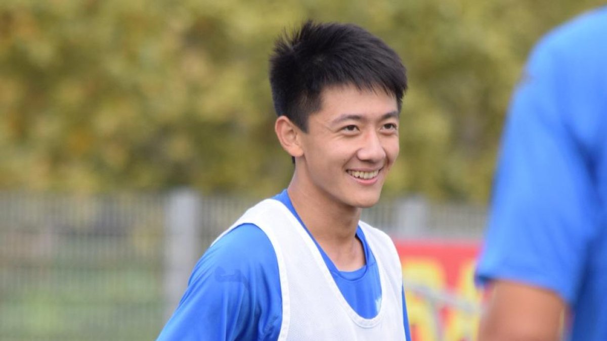 Cheng Hui, durante un entrenamiento con el Lleida.