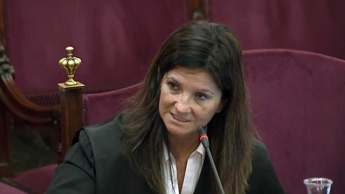 L’advocada de l’Estat, Rosa María Seoane, ahir, mentre presentava l’informe final.