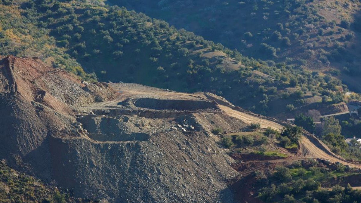 Citan por homicidio imprudente al propietario del terreno del pozo donde cayó Julen