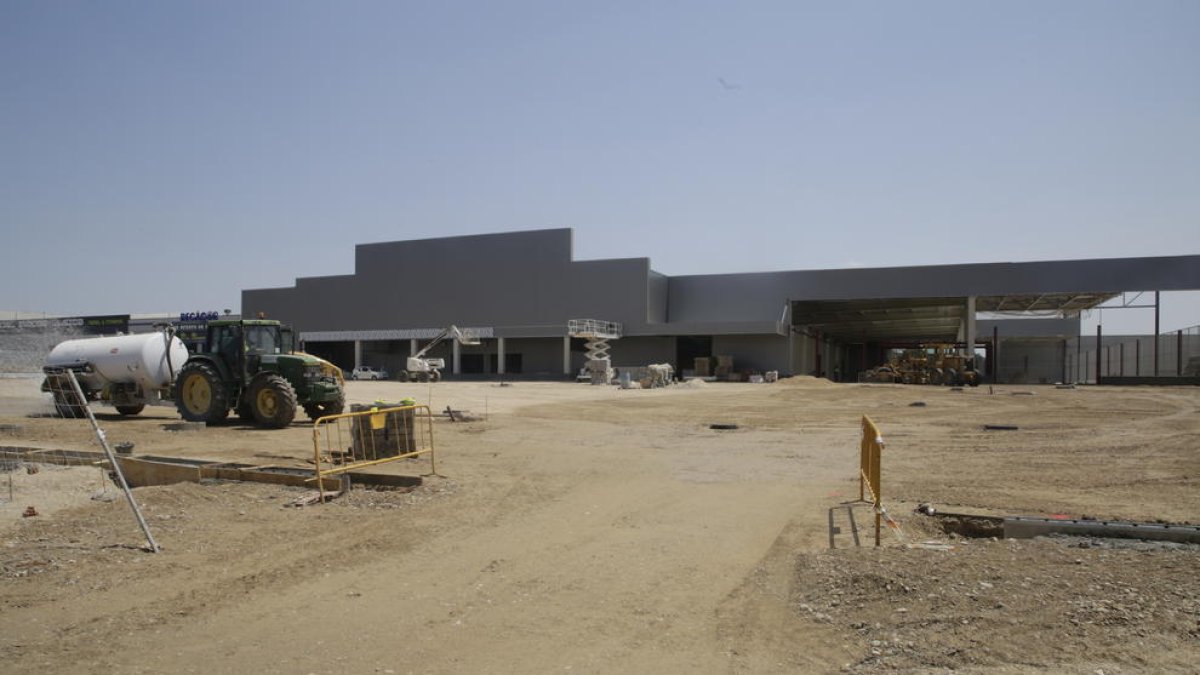El futuro almacén de Bricomart, ubicado en el polígono Neoparc, ya está muy avanzado.