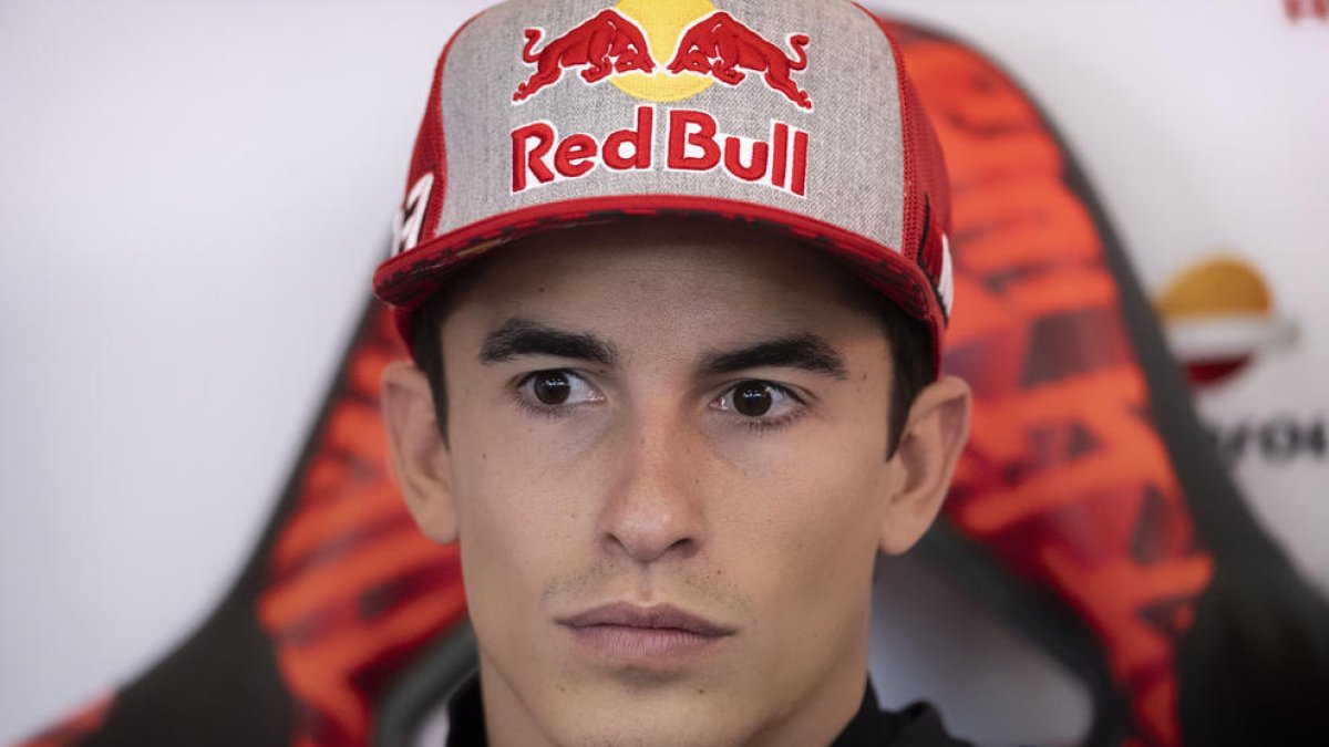 Marc Màrquez, ahir al box del seu equip, a Brno.