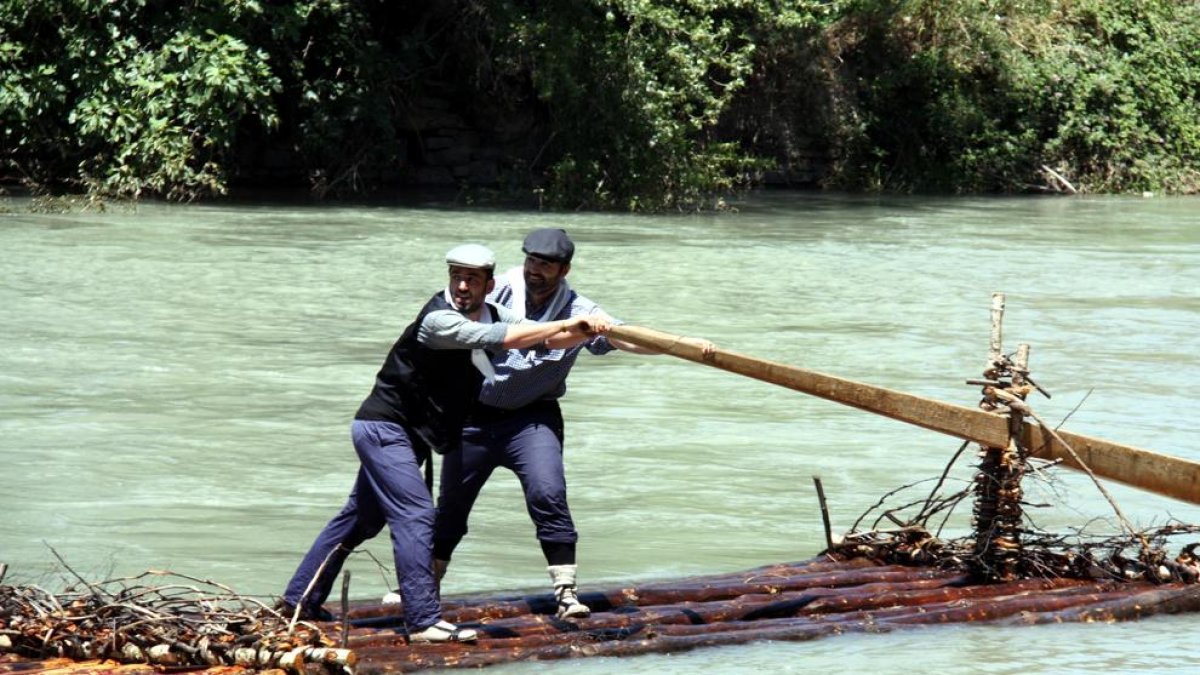 Els raiers de la Pobla de Segur en ple descens.