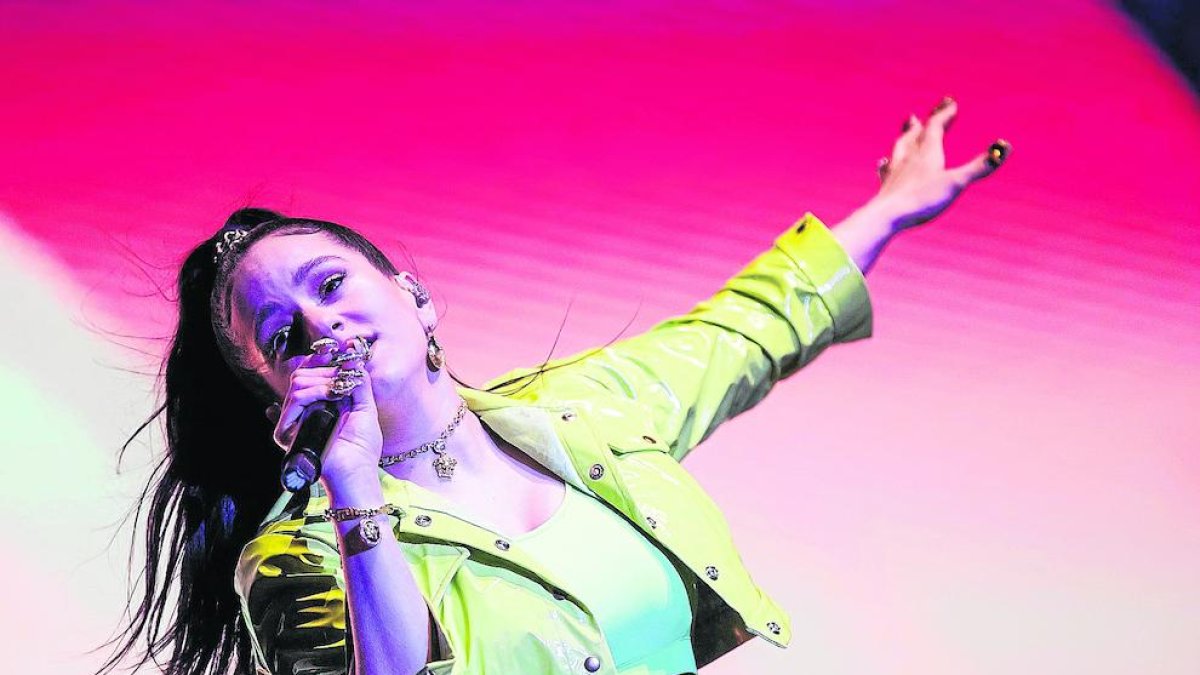 És la primera vegada que Rosalía publica un tema en català.