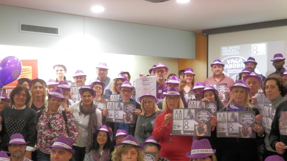 CCOO se suma al movimiento 8M - El sindicato Comisiones Obreras en Lleida, que ayer celebró una asamblea para reclamar el cumplimieto de los acuerdos salariales y modificar la reforma laboral, se sumó a la convocatoria de la huelga laboral del 8 ...