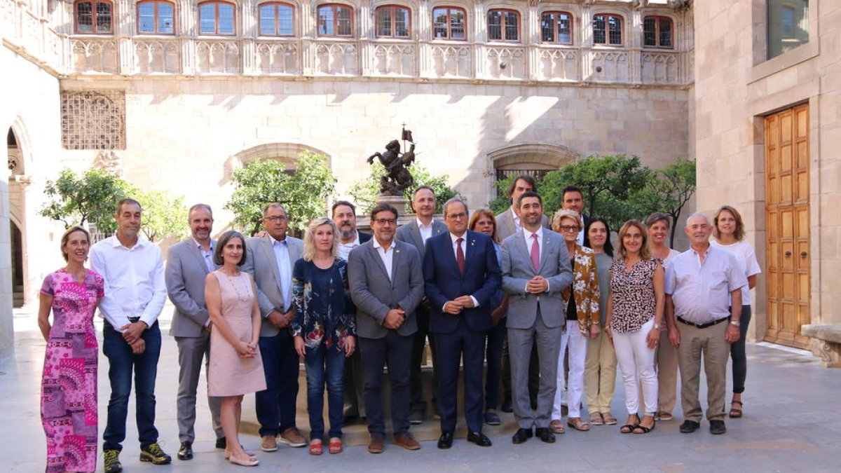 Torra y Puigneró junto a alcaldes de la comarca del Alt Urgell.