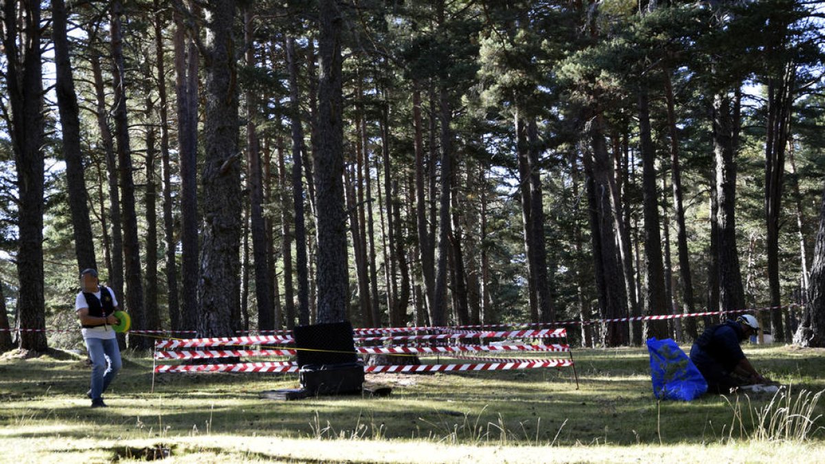 Los Tedax delimitaron la zona y obligaron a los que estaban en el refugio a alejarse del lugar.