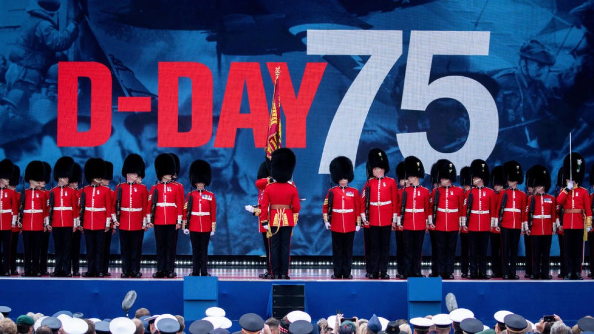 Miembros de la Guardia Granadera del ejército británico durante la ceremonia del ‘Día D’.