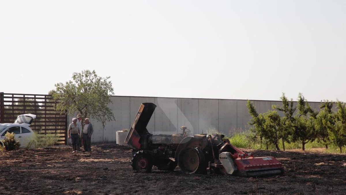 Un incendio quema un tractor en Alpicat