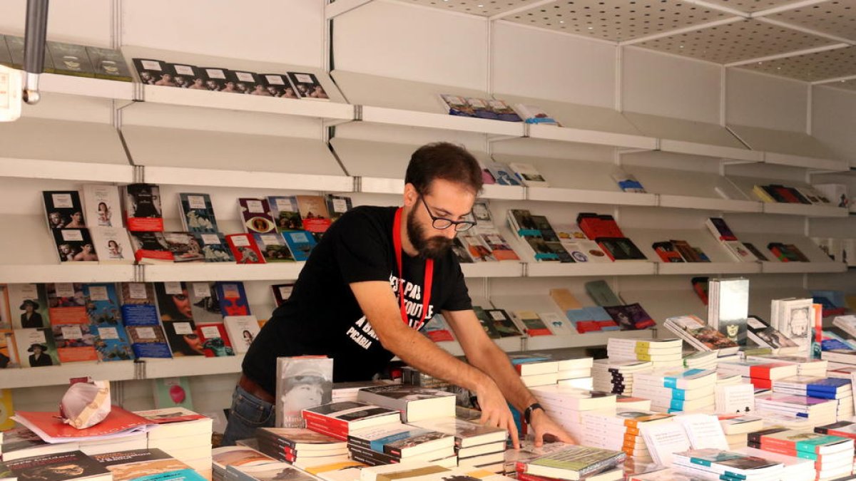 La 37 Setmana del Llibre en Català va arrancar ahir a Barcelona.
