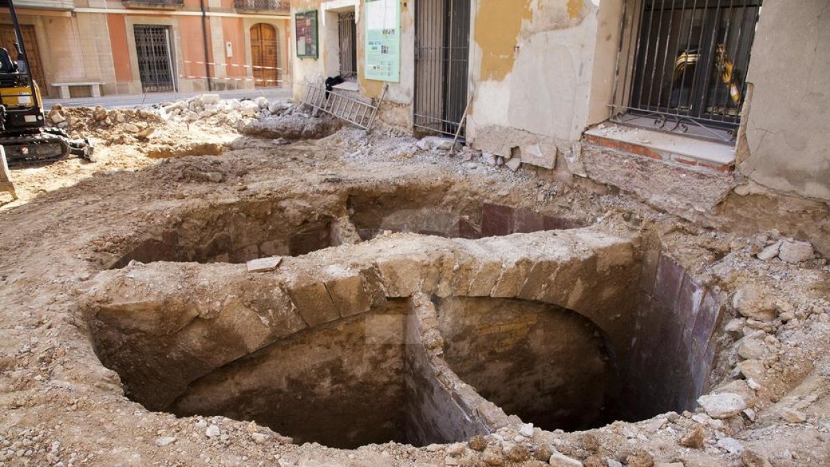 Montgai 'destapa' les antigues destil·leries