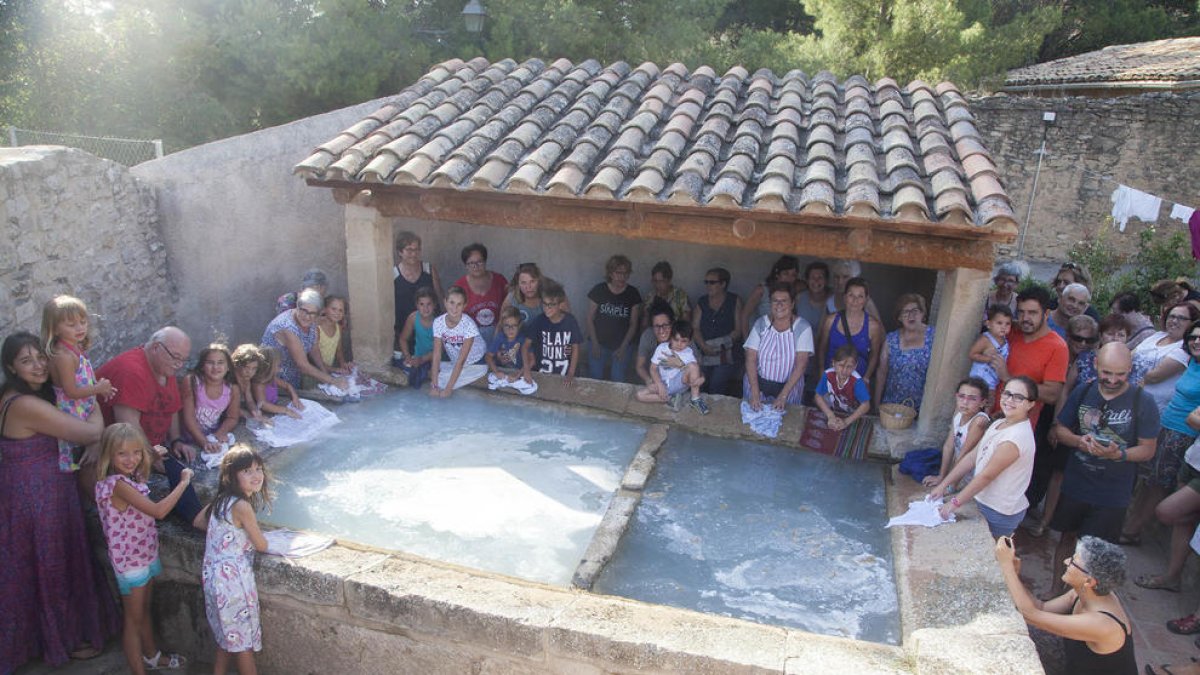 Alguns dels participants en la jornada ‘Fem safareig’ dilluns passat a Vallbona de les Monges.