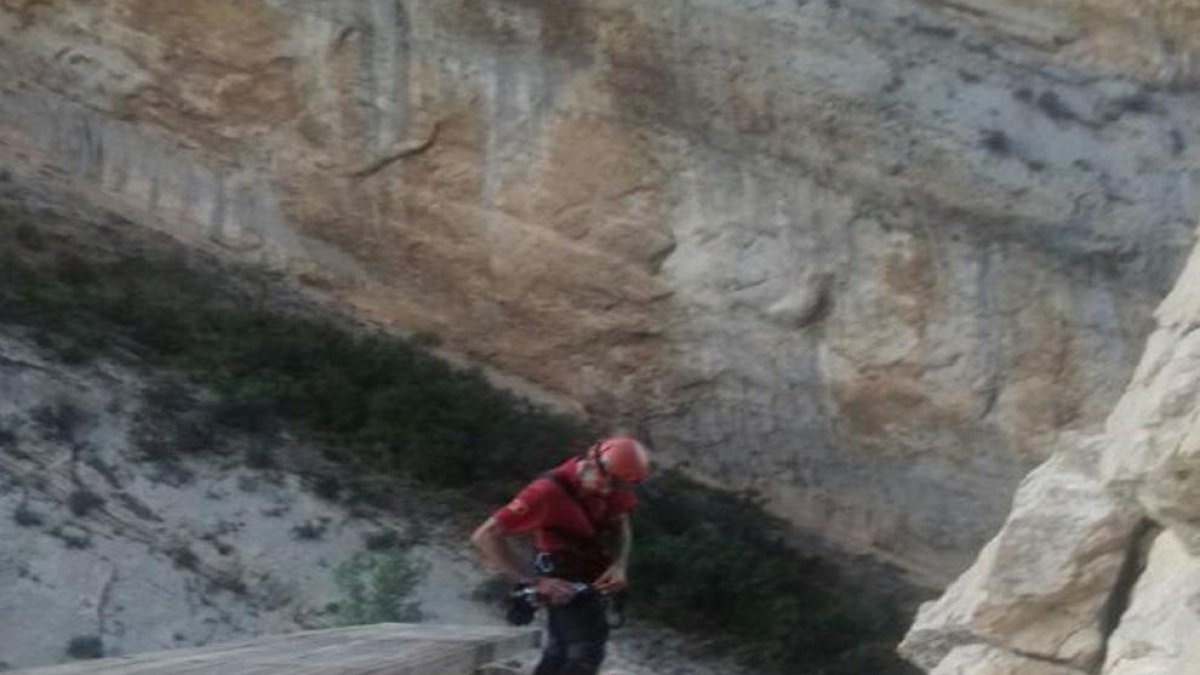 Un dels bombers GRAE que dilluns van participar en el rescat a Sant Esteve de la Sarga.