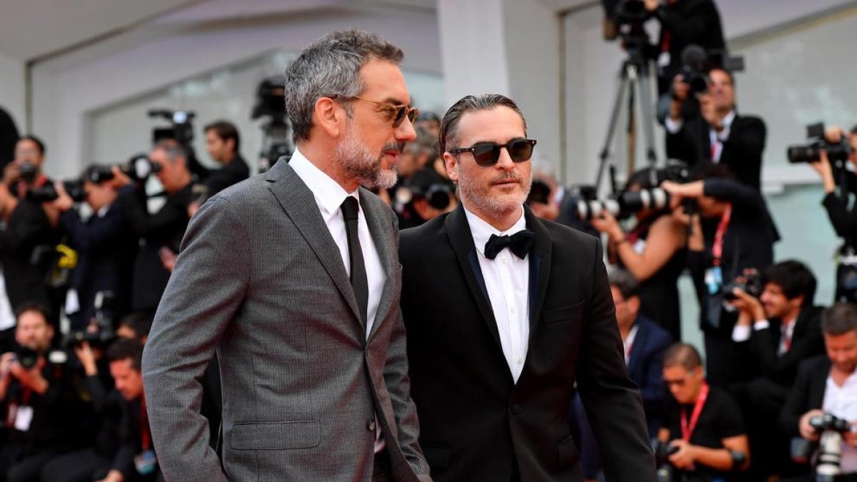 A l’esquerra, Phillips amb Joaquin Phoenix, que encarna el Joker al film. A la dreta, Emmanuelle Seigner, dona de Polanski, que va recollir el premi en la seua absència.