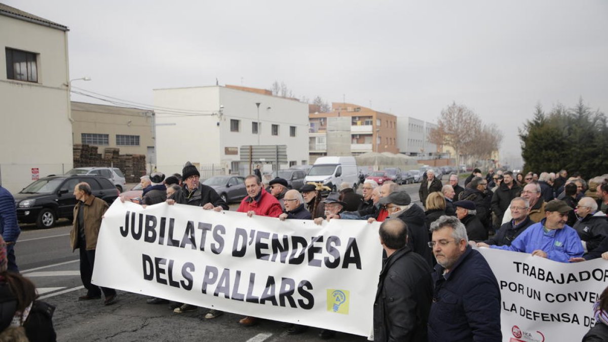 Jubilats d’Endesa, en una de les manifestacions del mes de gener passat a Lleida ciutat.