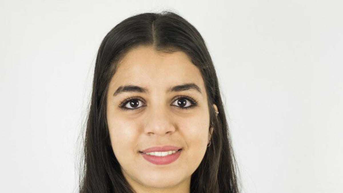 Iman Benataya, de 22 anys, exerceix de ‘comunity manager’.