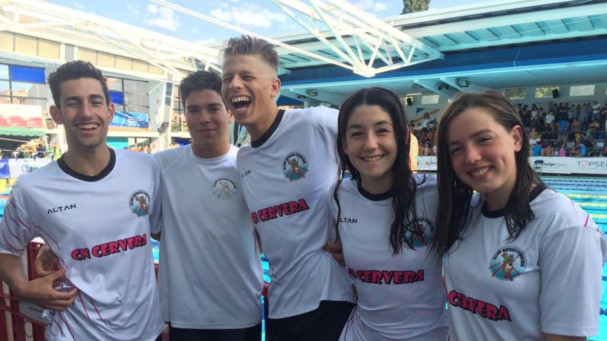 El CN Cervera júnior, que dimarts va aconseguir un rècord del club amb Ignasi Bernaus, a l’esquerra.