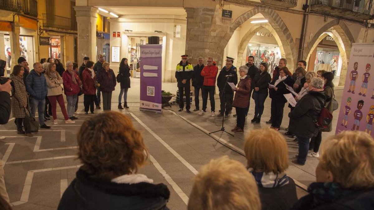 Debate para solteras  -  La sala Funatic proyectó ayer el documental Singled (Out), en el que mujeres solteras expresan sus reflexiones en un mundo concebido para vivir en pareja. El acto contó con una de las directoras del film, Ariadna Relea, q ...