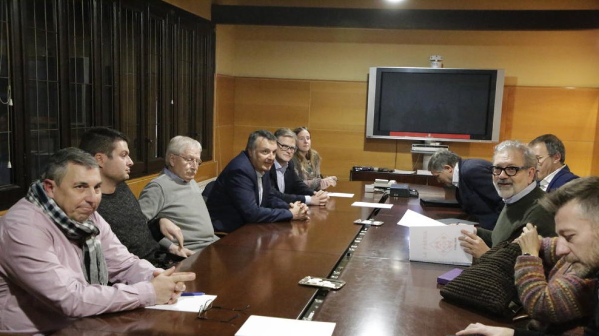 Imatge de la reunió del gener passat de la Paeria amb el FiF.