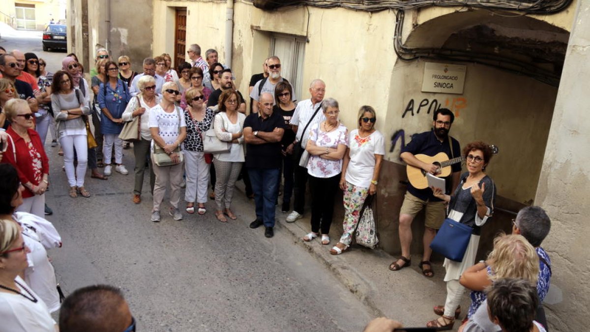 Cada parada de la ruta per Aitona incloïa una acció teatral.