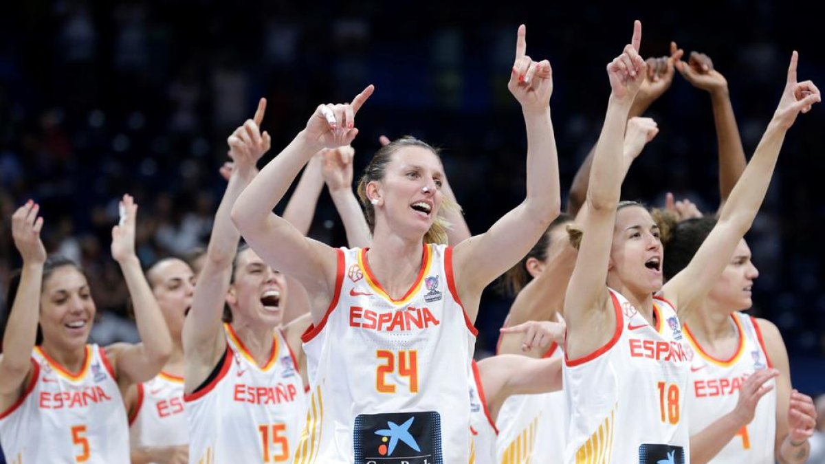 Las jugadoras española, tras vencer a Serbia en la semifinal.
