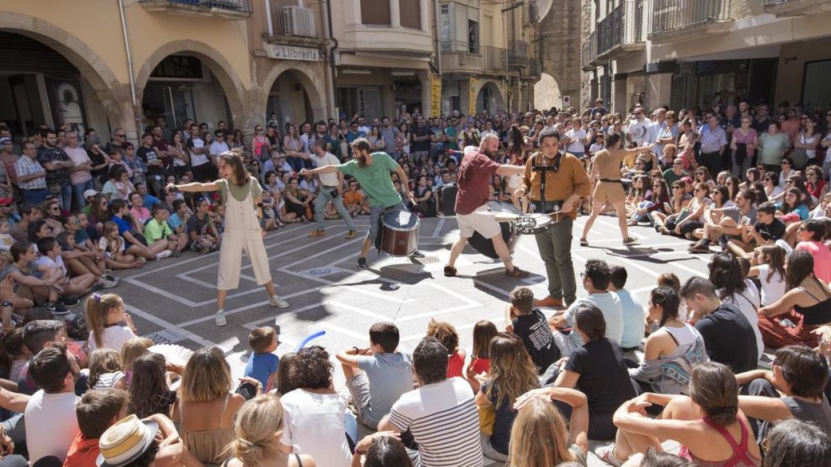 La percussió i l’energia del grup de Cervera Sound de Secà amb el muntatge ‘Possê’ va ser ahir un dels espectacles més aplaudits i multitudinaris.
