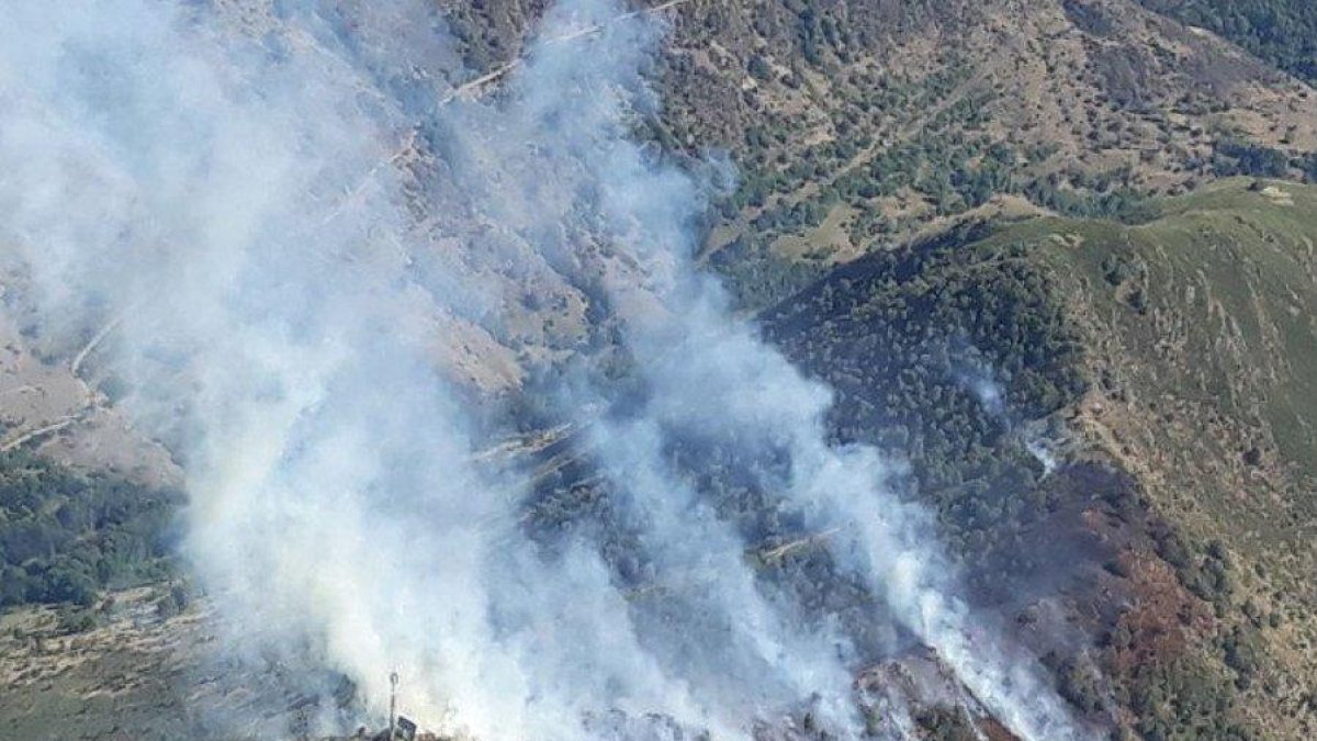 Una gran columna de fum podia observar-se des de diversos quilòmetres de distància.