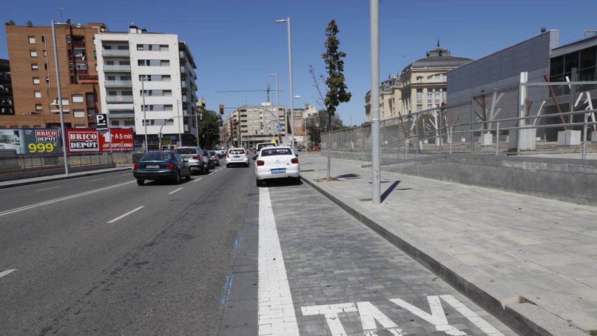 Tram final de la parada de taxis de l’estació de Renfe que s’eixamplarà mig metre.